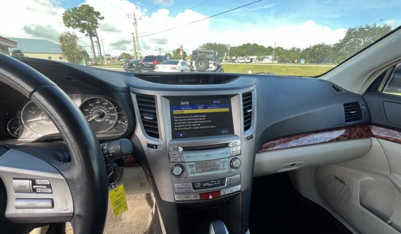 
								2011 Subaru Outback 3.6R Limited full									