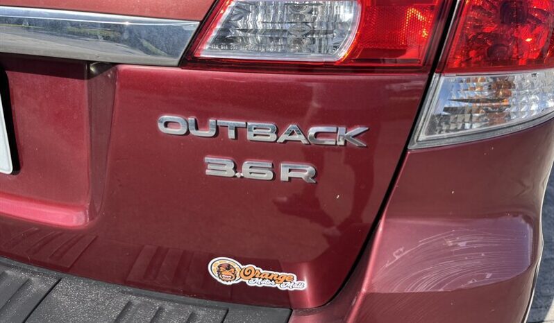 
								2011 Subaru Outback 3.6R Limited full									