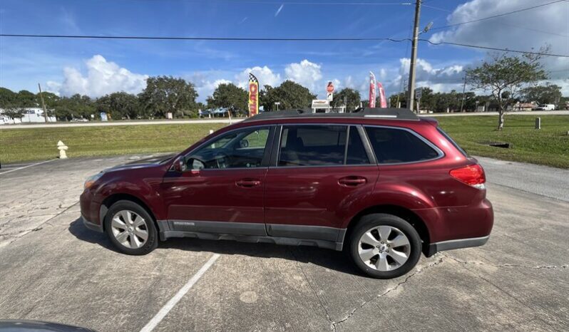 
								2011 Subaru Outback 3.6R Limited full									